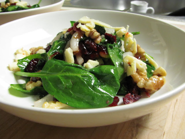 Foodie Newbie: Warm Spinach Salad with Toasted Walnuts and Dried